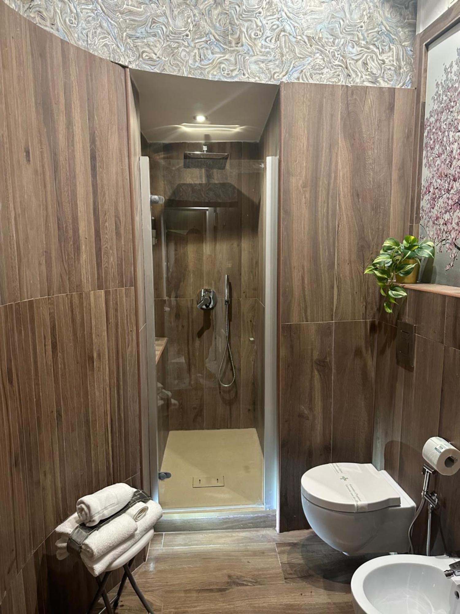 레오네 카메레 다우토레 호텔 나폴리 외부 사진